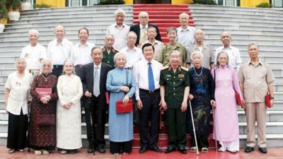 Chủ tịch nước gặp mặt c&aacute;c chiến sỹ Việt Minh th&agrave;nh Ho&agrave;ng Diệu