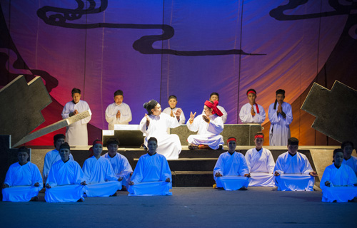 &ldquo;Dẫu kh&aacute;c ch&uacute;a, kh&ocirc;ng kh&aacute;c l&ograve;ng y&ecirc;u nước&rdquo;