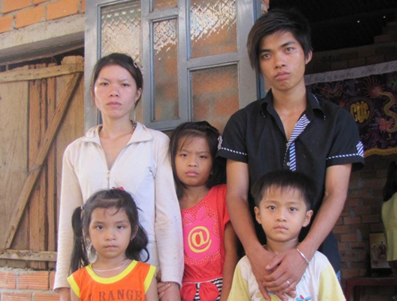 3 đứa trẻ rất cần được giúp đỡ    