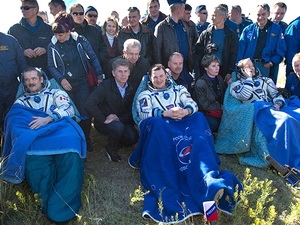 Đội bay vũ trụ quốc tế thứ 35 trở về Trái Đất an toàn