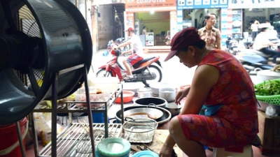 Điện, xăng tăng giá, người dân “đứng ngồi không yên”