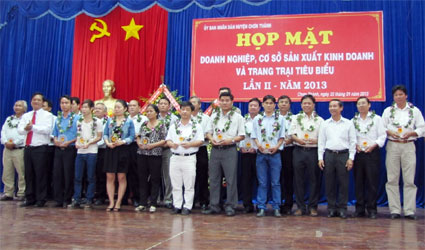 Chơn Thành tuyên dương 55 doanh nghiệp, trang trại tiêu biểu