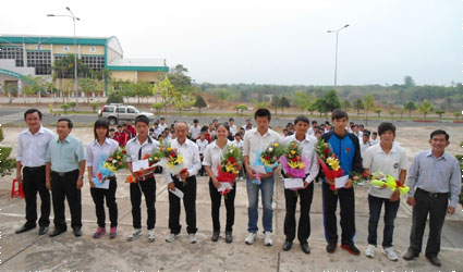 Khen thưởng đột xuất 4 HLV và 6 VĐV