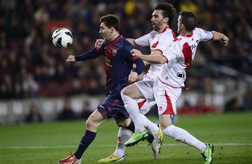 Messi nối dài kỷ lục để giúp Barca giành chiến thắng