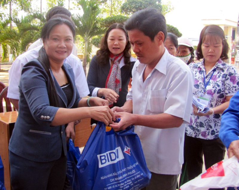 Đảng ủy Khối doanh nghiệp tỉnh: Hơn 2.000 phần quà tặng hộ nghèo, dân tộc thiểu số