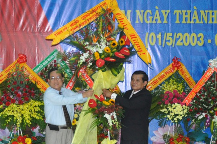 B&ugrave; Đốp kỷ niệm 10 năm ng&agrave;y th&agrave;nh lập