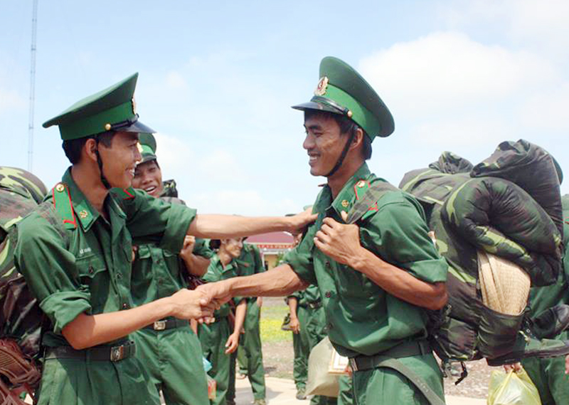 Tuyển chọn v&agrave; gọi c&ocirc;ng d&acirc;n nhập ngũ lẻ