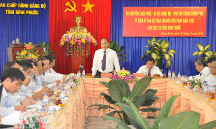 Ph&oacute; thủ tướng Nguyễn Xu&acirc;n Ph&uacute;c l&agrave;m việc tại B&igrave;nh Phước về g&oacute;p &yacute; sửa đổi Hiến ph&aacute;p