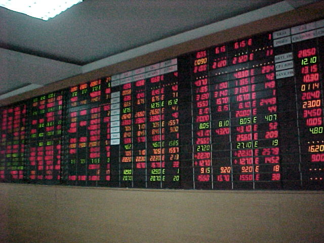 Vi phạm trong lĩnh vực chứng khoán sẽ bị phạt hành chính đến 2 tỷ đồng