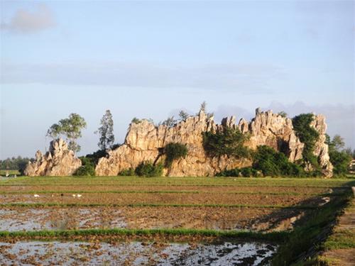 Gành đá xóm Bàu - thiên nhiên kỳ thú