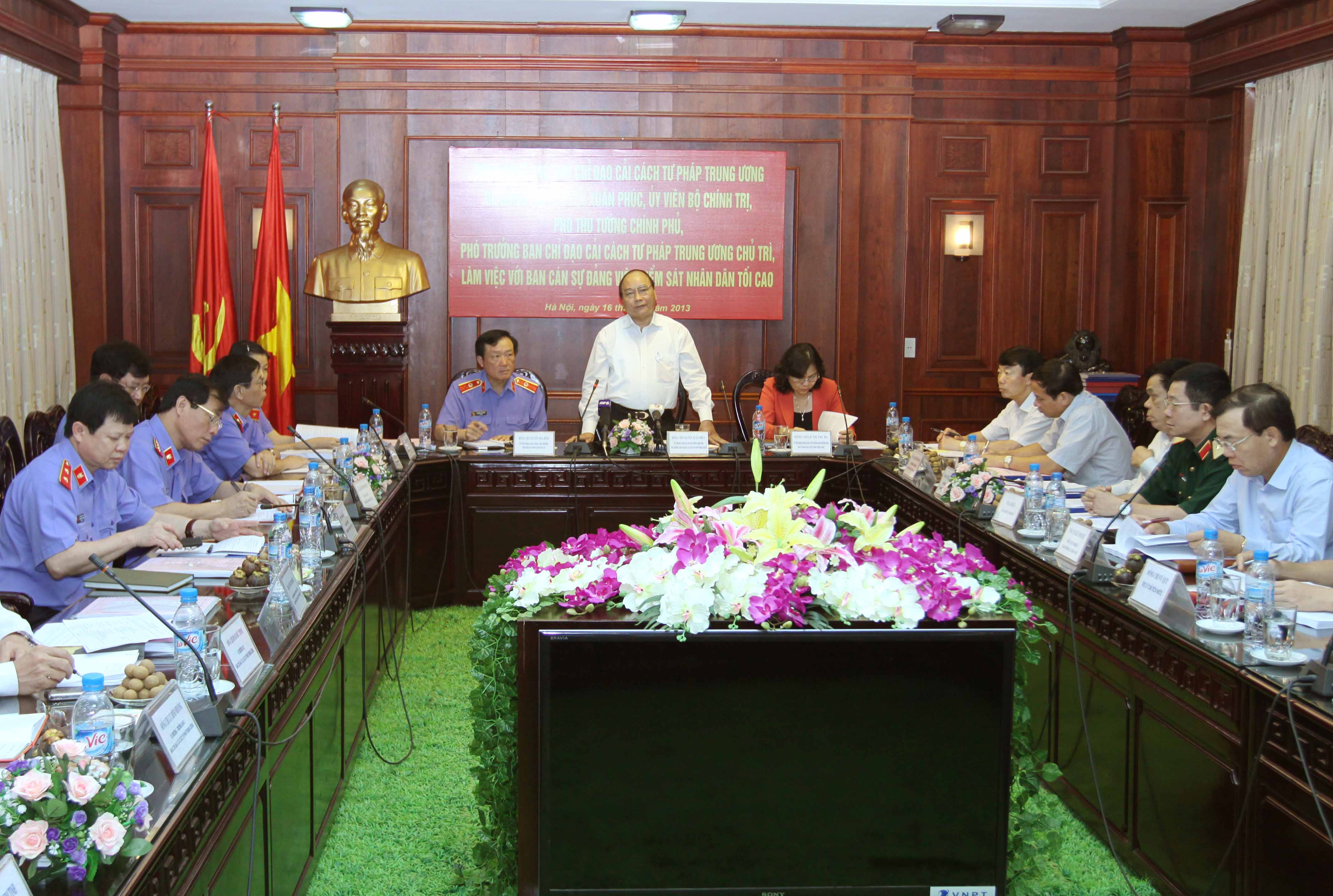 Ph&oacute; Thủ tướng Nguyễn Xu&acirc;n Ph&uacute;c l&agrave;m việc với Viện Kiểm s&aacute;t NDTC