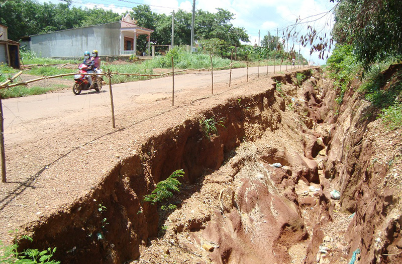 Đường ĐT757, vừa sửa xong đã hư