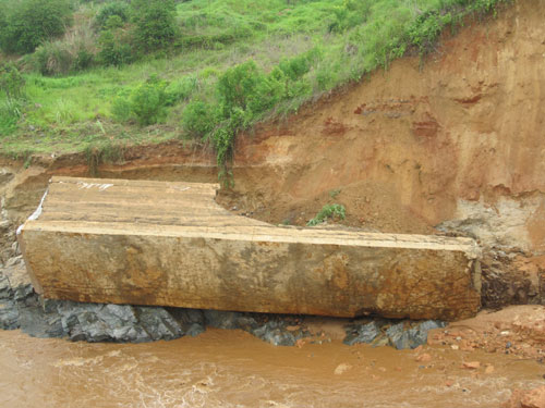 Cận kề tử thần khi đập thủy điện Ia Krel 2 vỡ toác