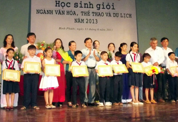 Tuyên dương 94 học sinh là con em cán bộ ngành văn hóa