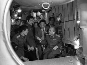 Tổng B&iacute; thư tới ch&uacute;c thọ Đại tướng V&otilde; Nguy&ecirc;n Gi&aacute;p