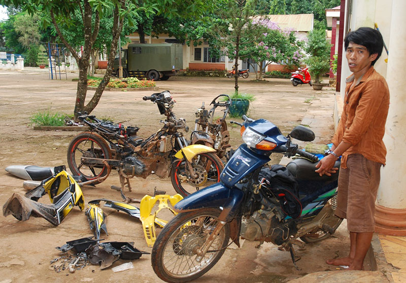 Bắt hai đối tượng trộm 5 xe m&ocirc;t&ocirc;