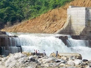 Tuyên Quang: Vỡ đập tràn xả lũ, gây nhiều thiệt hại