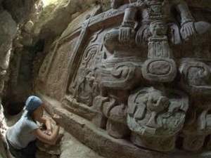Phát hiện bức phù điêu cổ 1.400 tuổi tại Guatemala