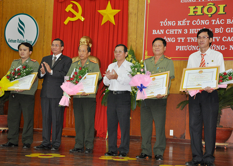 C&ocirc;ng ty cao su Ph&uacute; Riềng: Tổng kết c&ocirc;ng t&aacute;c bảo vệ v&agrave; hoạt động của c&aacute;c ban chỉ huy thống nhất
