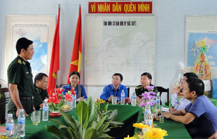Bí thư TW Đoàn TNCS Hồ Chí Minh về thăm thanh niên tham gia chiến dịch “xuân biên giới” tại Bình Phước