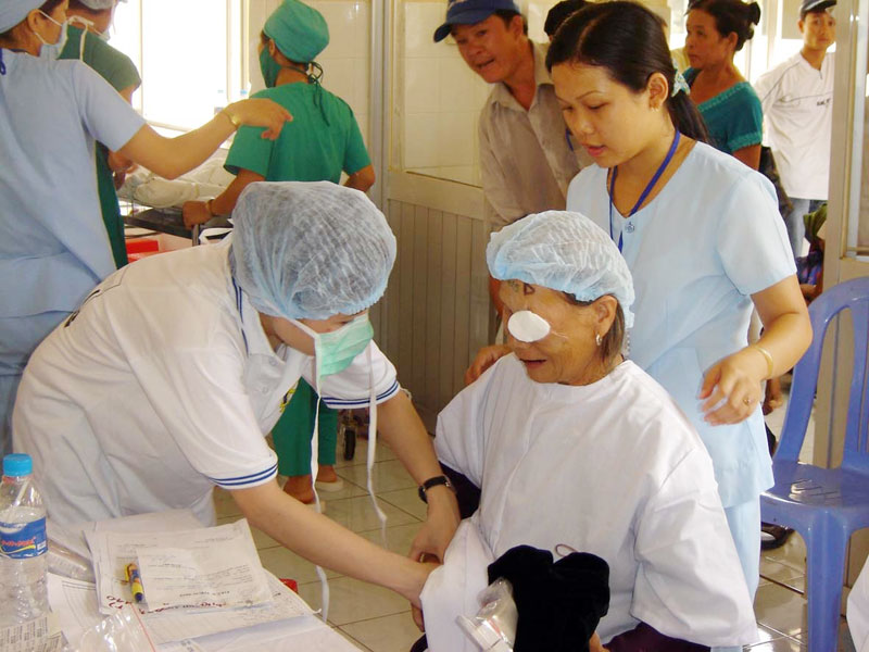 Hướng về y tế cơ sở còn lắm gian nan