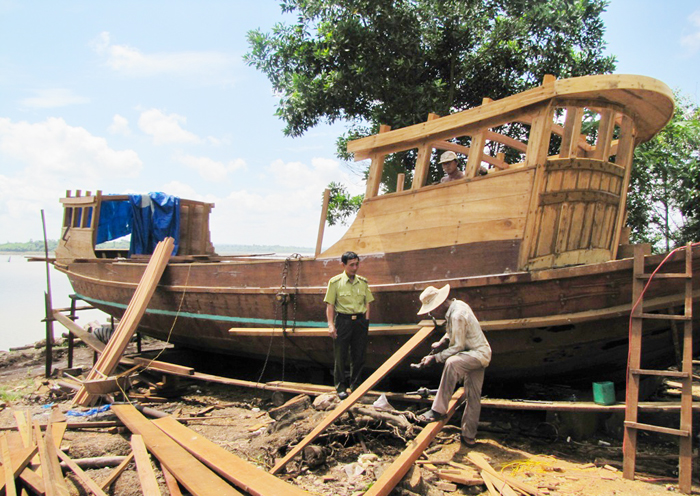 Bù Đốp đóng tàu thủy công suất 300 mã lực để bảo vệ rừng