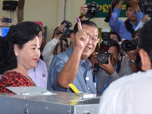 Cử tri Campuchia đi bỏ phiếu bầu Quốc hội khóa 5