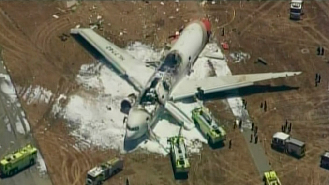 Máy bay bốc cháy ở San Francisco, hơn 100 người thương vong