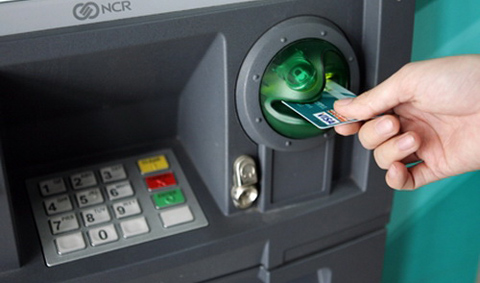 Từ 1-3-2013 sẽ áp dụng phí rút tiền ATM nội mạng 