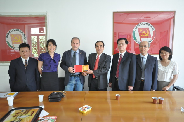 Đo&agrave;n Tạp ch&iacute; Cộng sản Việt Nam thăm l&agrave;m việc tại Italy