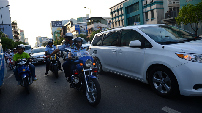 Xử lý nghiêm 7 xe hộ tống Nick Vujicic "múa gậy" dẹp đường