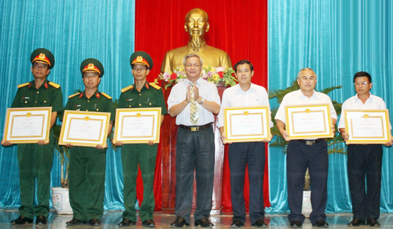 10 năm, tuyển 415 đảng vi&ecirc;n nhập ngũ