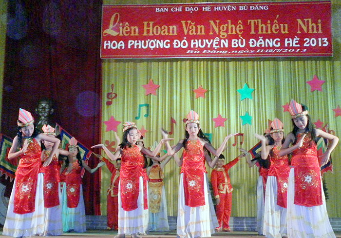 THCS Phan Bội Châu đoạt giải nhất hội thi hoa phượng đỏ