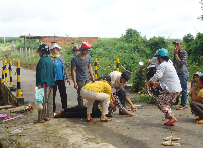 Lũ cuốn trôi 2 công nhân