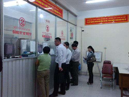 Sang t&ecirc;n đổi chủ xe trong hai ng&agrave;y