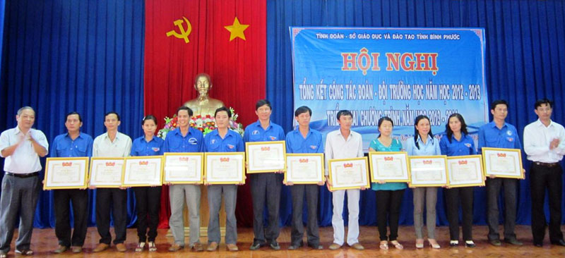 Năm học 2012-2013, gần 1.000 học sinh trở lại trường