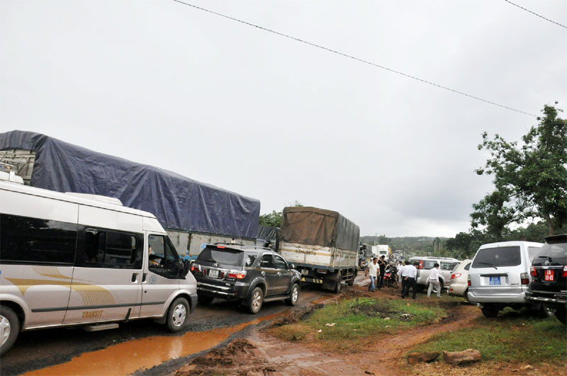 Xem xét điều chỉnh vốn làm đường QL14 đoạn Cầu 38 - Đồng Xoài