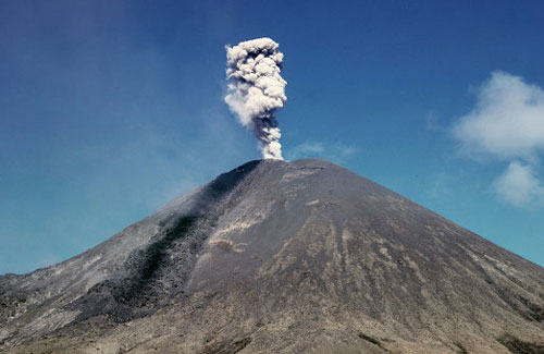 Núi lửa ở Viễn Đông Nga phun tro bụi cao 6,5 km
