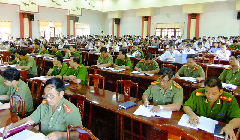 Đ&aacute;nh gi&aacute; c&aacute;n bộ, đảng vi&ecirc;n từ việc học nghị quyết