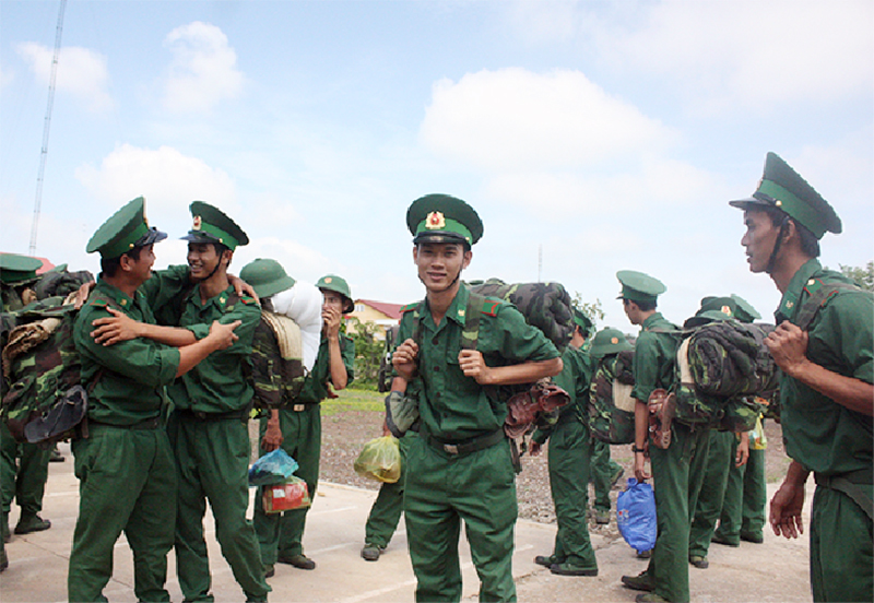 Kh&oacute;a huấn luyện chiến sĩ bi&ecirc;n ph&ograve;ng đạt 70,5% kh&aacute;, giỏi