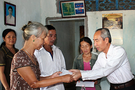 Chủ tịch Ủy ban Trung ương MTTQ Việt Nam Huỳnh Đảm l&agrave;m việc tại tỉnh B&igrave;nh Phước