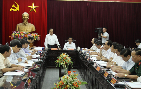 Đo&agrave;n kiểm tra của Bộ Ch&iacute;nh trị l&agrave;m việc với c&aacute;c địa phương