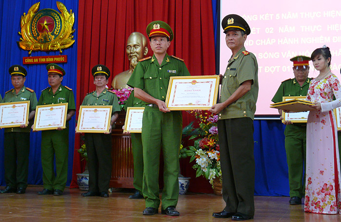 Thiếu t&aacute; Nguyễn Văn Lanh: Vững v&agrave;ng tr&ecirc;n mặt trận đấu tranh với tội phạm ma t&uacute;y