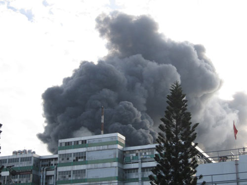 Khu công nghiệp Pou-Yuen chìm trong biển lửa