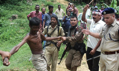 Bị cho là phù thủy, hai mẹ con chết thảm