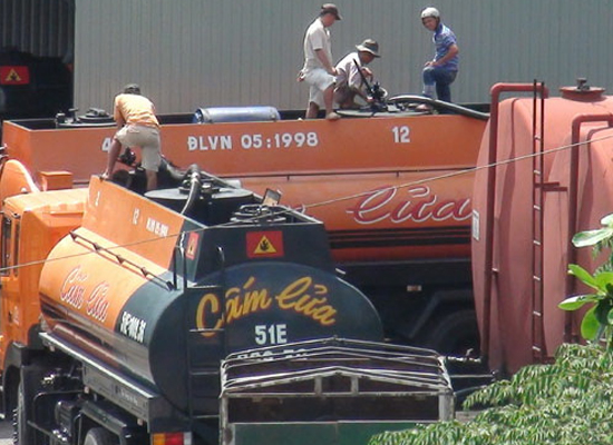 Bơm xăng thiếu, b&aacute;n xăng dỏm sẽ bị phạt nặng