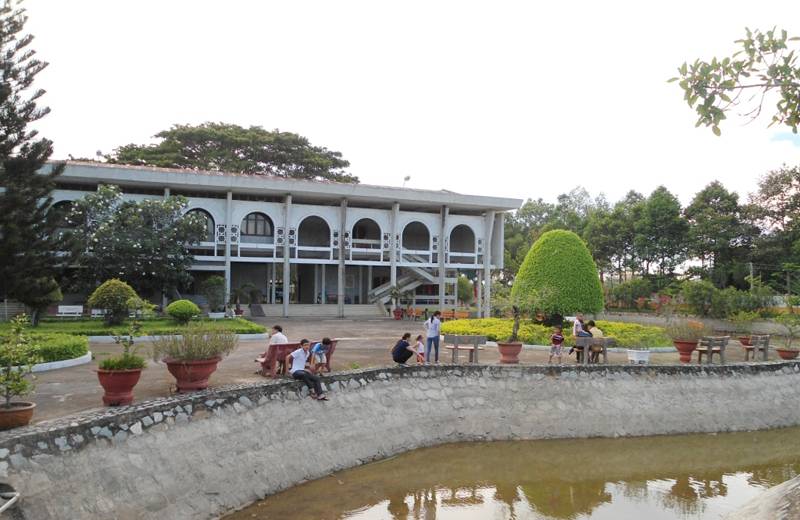 Th&aacute;ng Năm nhớ B&aacute;c