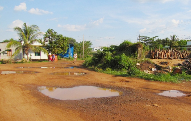 Tân Lập được chọn thực hiện thí điểm khoán quản lý, bảo dưỡng đường bộ cho người lao động