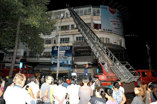 Cháy tại khu phố Tây, nhiều người hoảng hốt