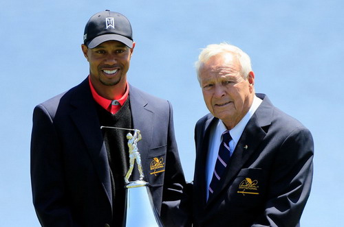 Tiger Woods trở lại vị trí số 1 thế giới
